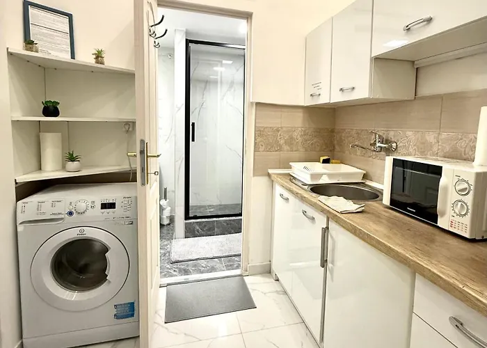 Detty Free Ac, Free Coffee, Next The Astoria, On The Famous Dohany Street * Boedapest